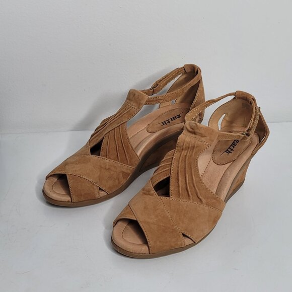 Earth Shoes - Earth‎ Womens Curvet Biscuit Wedge Leather Sandals Size 8.5 B Brown Suede